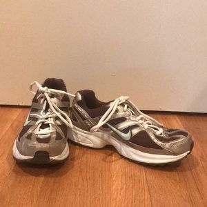 Nike brown and teal running tennis shoes